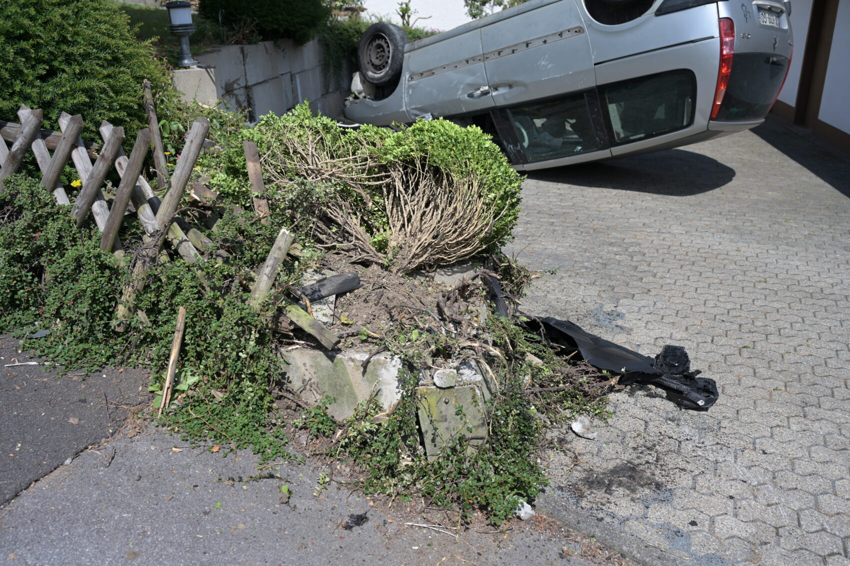 Update Auto landet im auf dem Dach LokalDirekt