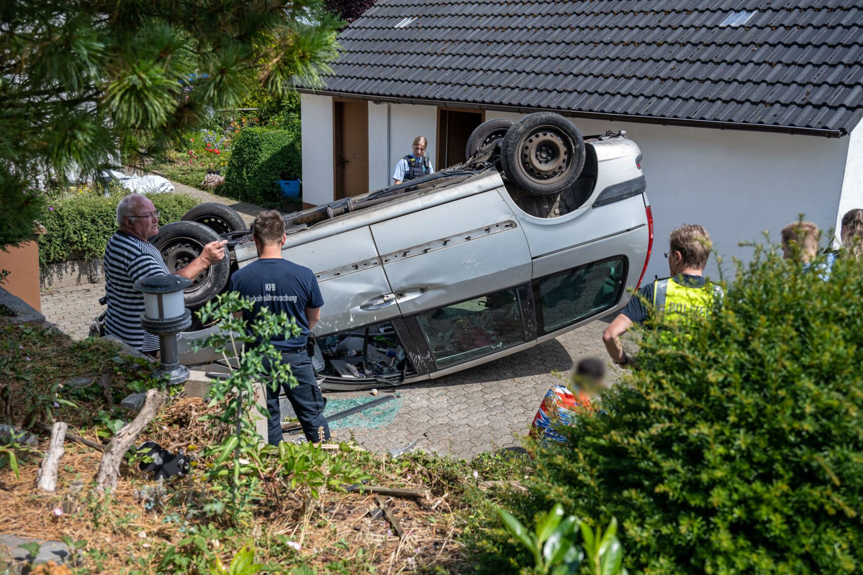 Update Auto landet im auf dem Dach LokalDirekt